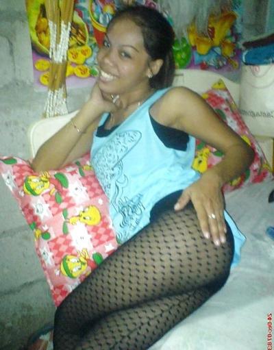 16P Asian slut sticks lollipop up poontang