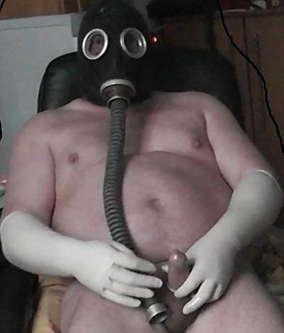 5P Wanking in Gasmask