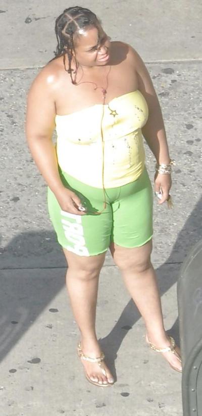 10P Harlem Girls in the Heat 135 New York - Thick Chick