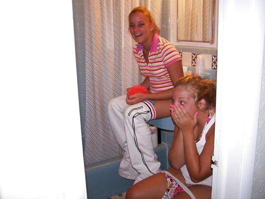 25P Girls Pee in the Sink?
