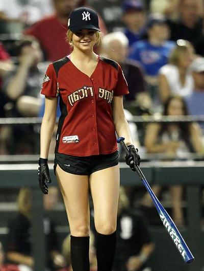 24P Match de softball des célébrités Kate Upton All-Star à Phoenix