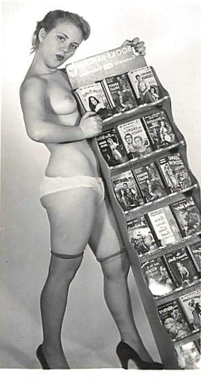 25P Lovely vintage women 11