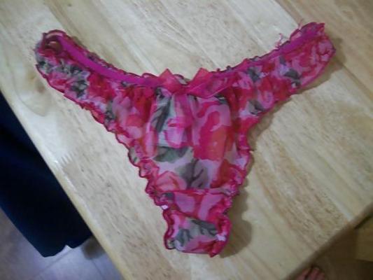 6P Le string sale de Moistlilmio qu'elle m'a envoyé