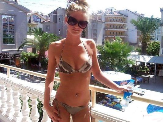 20P Busty women 50 (bikini special)