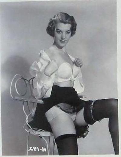25P Lovely vintage women 24