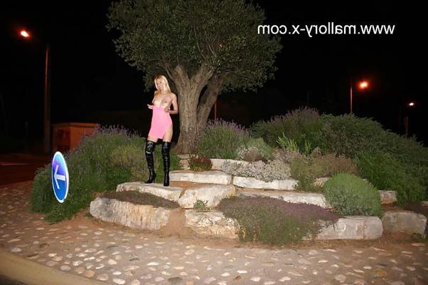 9P Mallory Moore flashing a Cannes