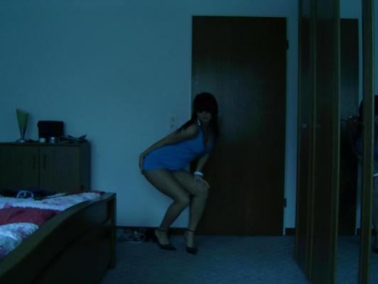 25P Amateur Young Brunette Teen