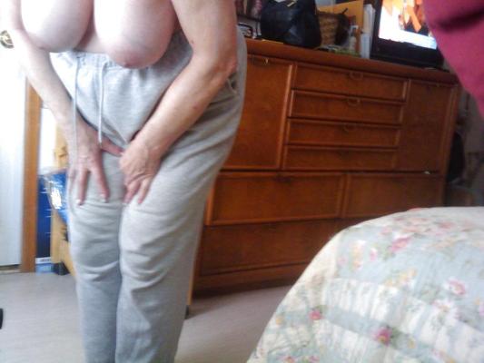 8P 70代 初めて妻の写真を投稿しました コメントお願いします