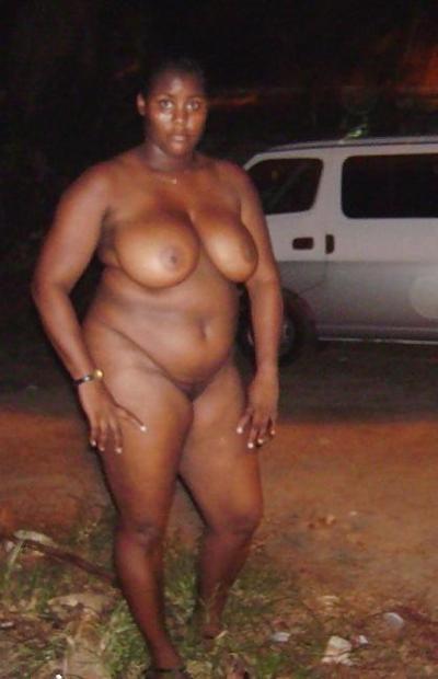7P Thick Black Girl Naked Outside
