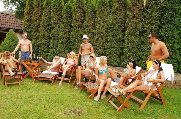 15P Swinger party outdoor 03 by Sail