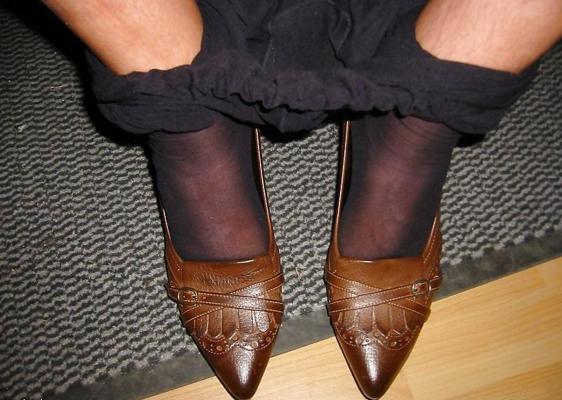 4P Sexy feets . shoes or nylons