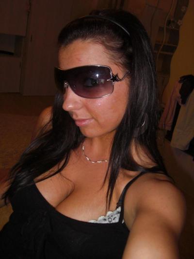 25P Sexy Polish brunette