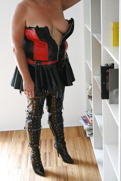 10P Joyce the Dutch mature slut dressed to impressed