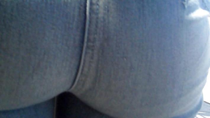 25P Looking up her ass & butt in jeans