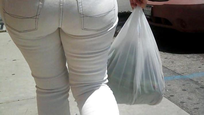 25P I saw her nice big butt & ass in jeans today 