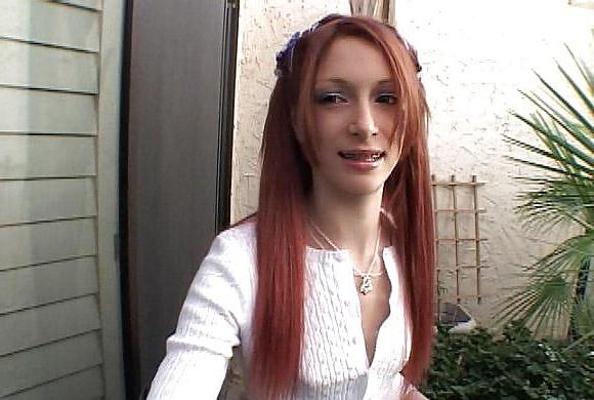 25P Amazing Jill - In the garden