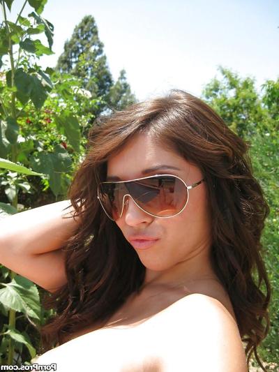 16P Latina babe Miley Ann stripping outdoor and makes amateur shots
