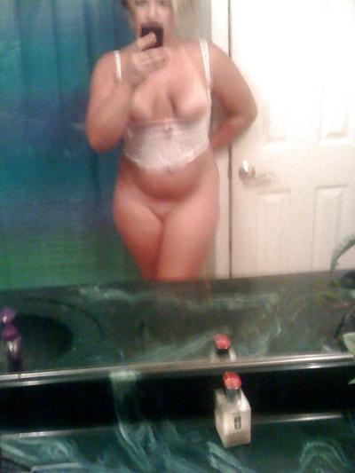 25P Milf quente fotos nuas no banheiro