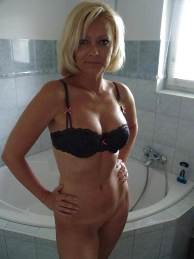 20P Mature moms, wives and milfs
