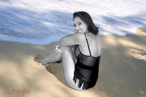 16P The sexiest and most ravishing babe Roni is having lots of fun here