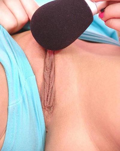 25P Sweet Kimmie - Toying with her shiny brush