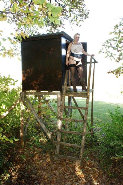 12P Chubby amateur European Mausibutz gives blowjob & rides cowgirl in treehouse