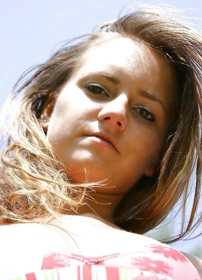 14P 看護師が庭で老人とセックス