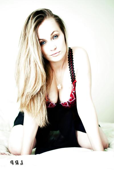 5P Ex hooters girl
