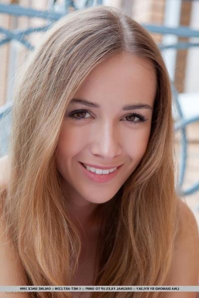 18P Thin girl next door Lina Diamond opening legs for bald snatch exposure