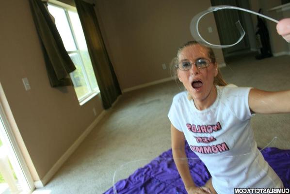 16P Lustful mature lady in glasses gives a blowjob and gets bukkaked