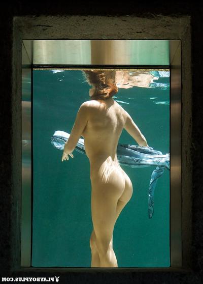 16P Outstanding model with pretty face Gia Marie is posing naked