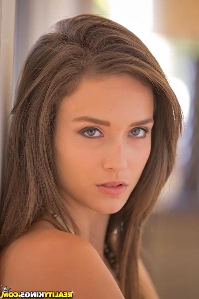 16P Luscious brunette babe with smoky eyes undressing and exposing her hot body