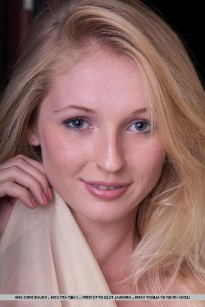 18P Blonde glamour babe Leona Honey revealing tiny teen breasts while stripping