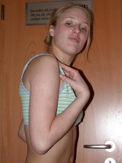 25P BEAUTIFUL GERMAN GIRL
