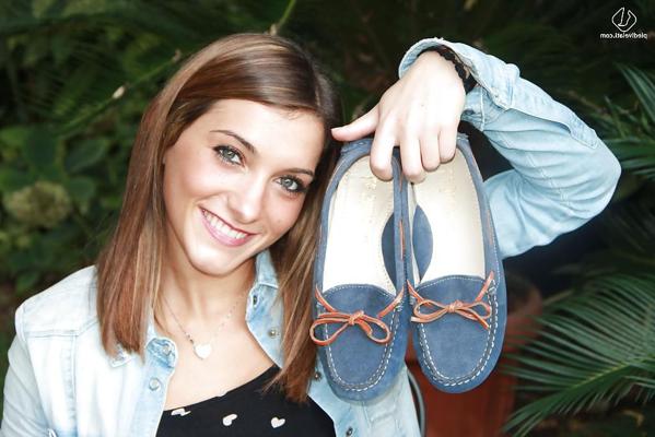 16P Sexy pés cadela Valentina quer que você veja sua ação de fetiche por pés