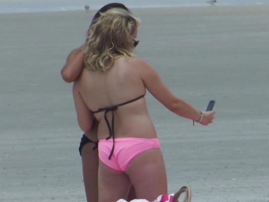 25P Sexy beach babes tits ass and cameltoe shots