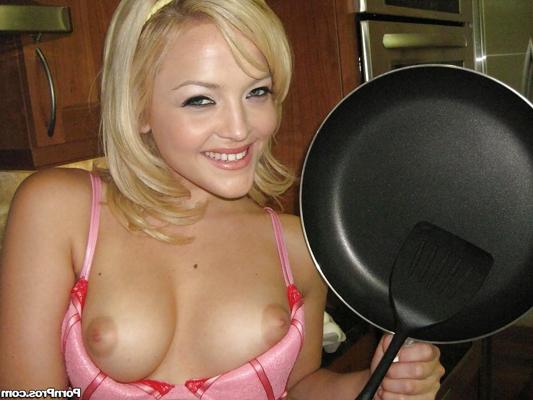 16P Sexually-endowed girlfriend Alexis Texas sticks her tongue out