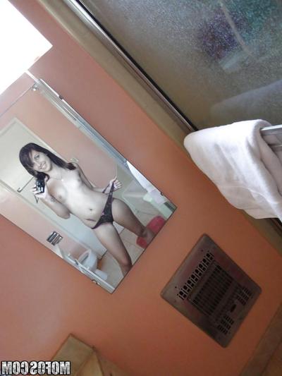 16P Amateur babes Tweety and Maryjane take pics naked in the bath