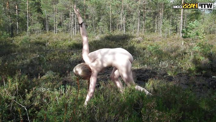 16P Outdoor posing with marvelous teen babe showing her ass in woods