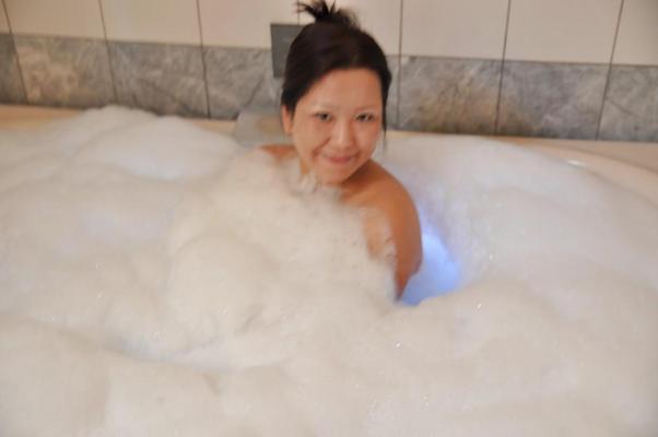 16P Asian MILF with shaggy cooter and shapely tits Kumiko Katsura taking bath