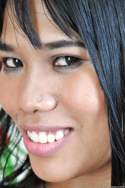 16P 熱い乳首を持つランジェリーを着た美しいラティーナ・アンがマンコを広げる