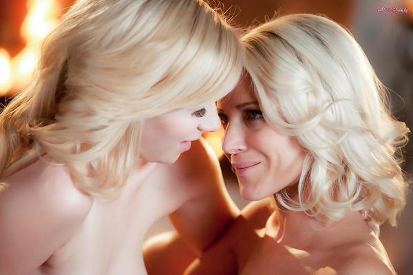16P Niki Lee Young et Penelope Lynn partagent des moments lesbiens privés ensemble.