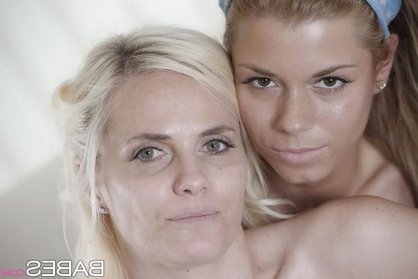 16P Stepmom Lili D and stepdaughter Crissy Fox having threesome with big cock
