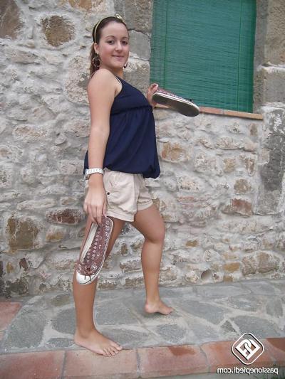 16P Ylenia wants to share her foot fetish with the rest of you guys
