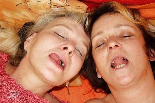 16P Experienced lesbian mothers in stockings toy hairy twats while masturbating