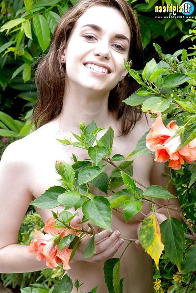 16P Teen in heats,Tali Dova, appears smacking her pink cherry in a sexy solo