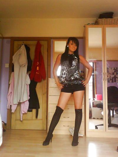 15P Lovely young brunette