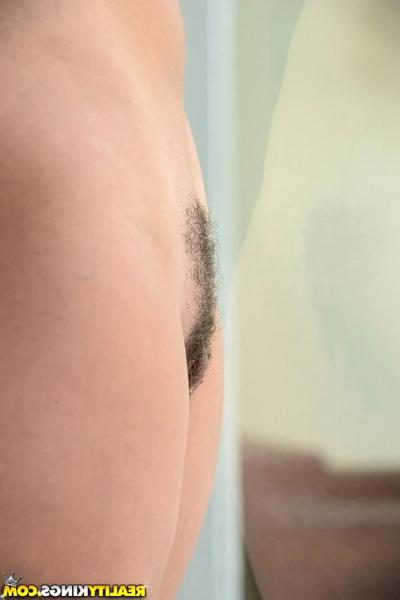 16P Hairy Latina babe Danira Love opens up her chinchilla with pleasure