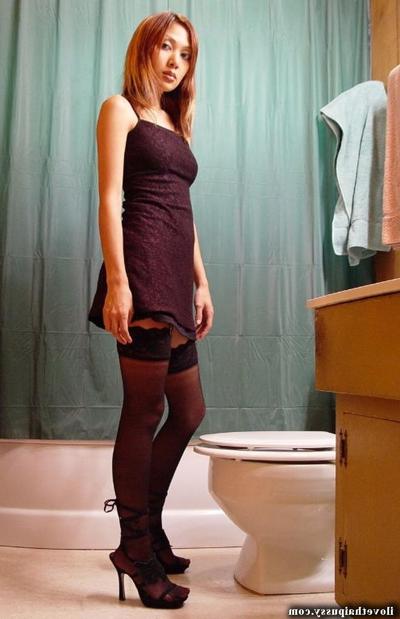 16P Sassy thai girl in stockings performs non nude pissing and posing scene