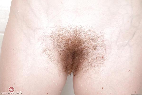 16P Mature solo model Andrea Foster freeing hairy cunt from wet panties inbathtub